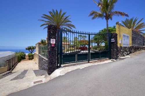 Einfahrtstor zur Finca Marina Buen Vivir